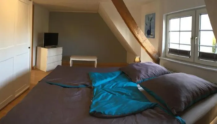 Schoene Grosse Wohnung, Terrasse, Kamin, Parkplatz, 2 Schlafzimmer